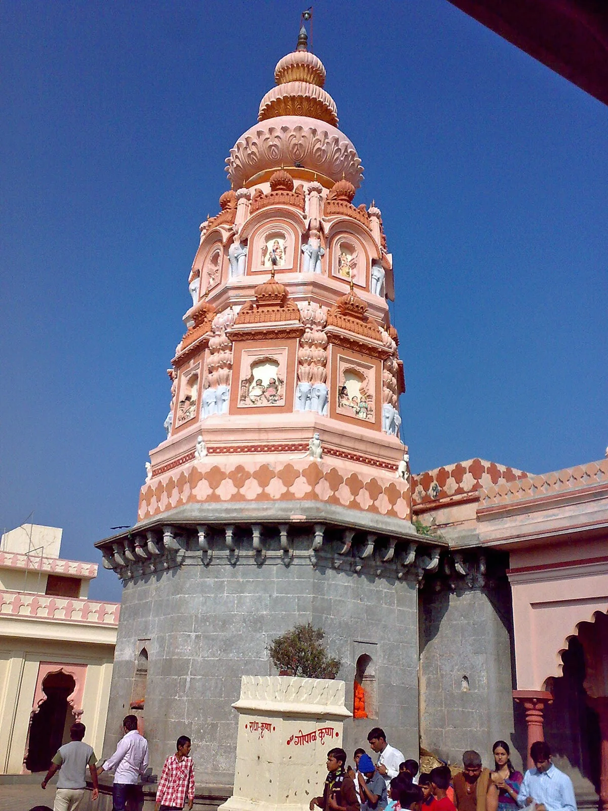 The pink entrance tower of Mayureshwar Temple in Morgaon